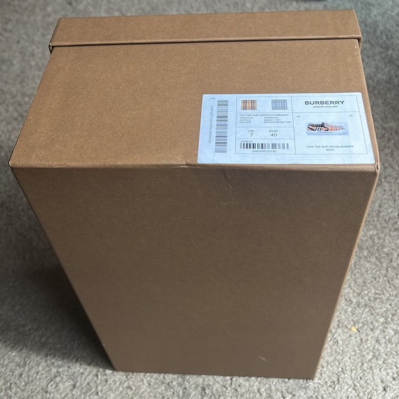 BURBERRY SNEAKERS / SLIP-ON / LOAFERS FOR WOMEN. EU SIZE 40; UK 7. - Picture 9 of 9